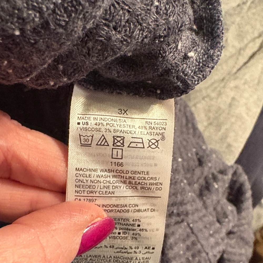 Old Navy Charcoal Button-Up Shirt - Picture 6 of 6